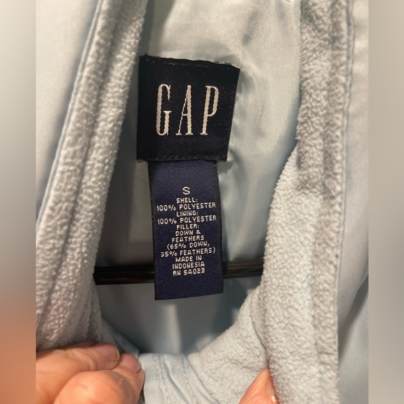 Women’s GAP down filled powder blue color puffer jacket. - Picture 5 of 11